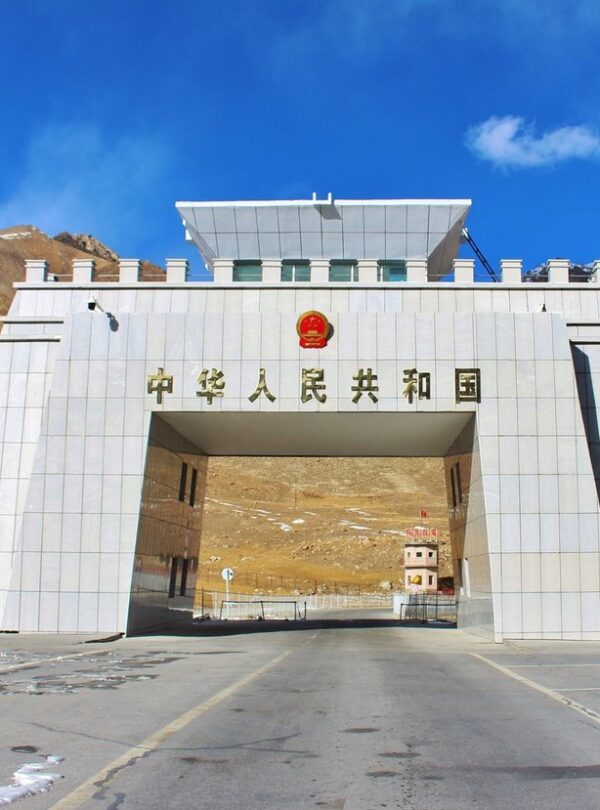 khunjerab-pass-pakistan-china-border-crossing-what-you-need-to-know-dates-transportation-times-bus+(1)